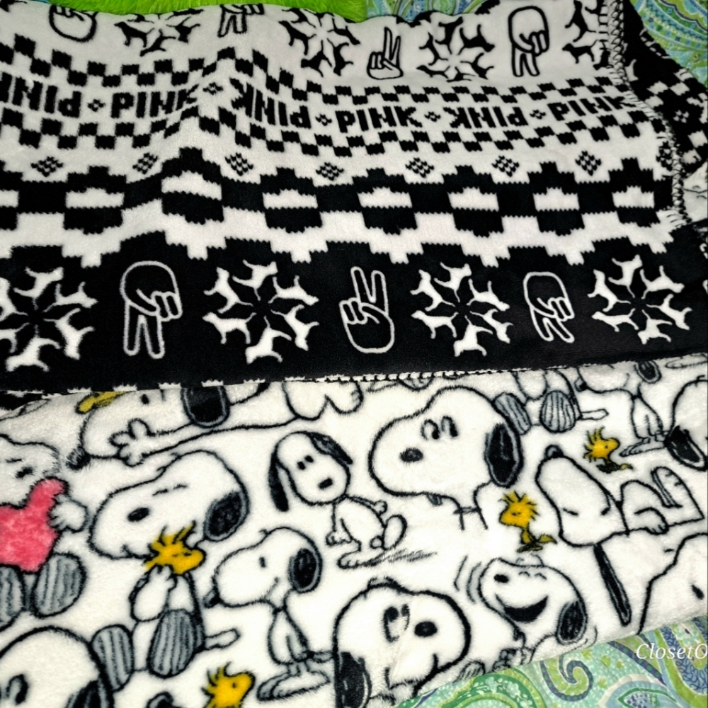 VS PINK/Berkshire Blankets
